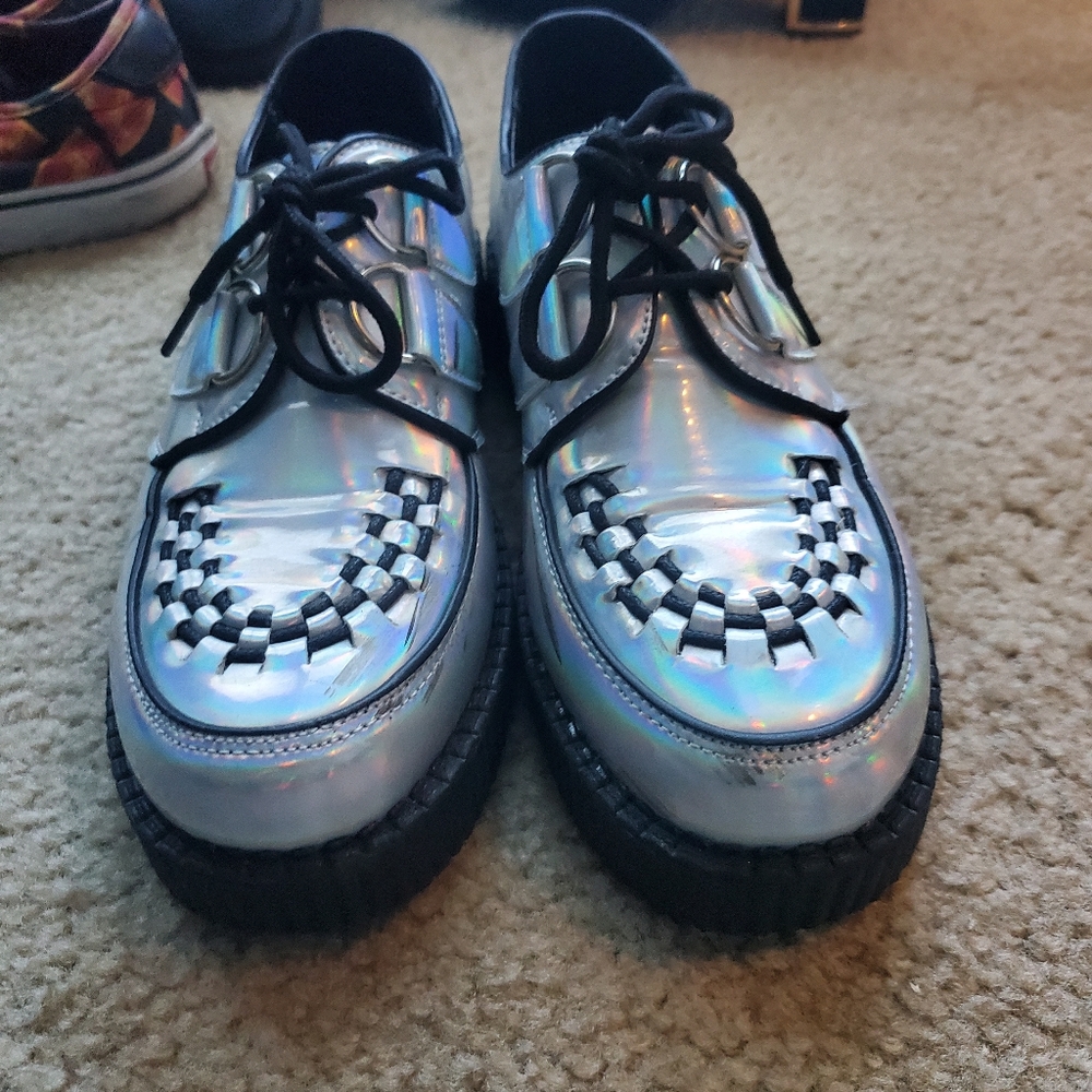 Niche creepers